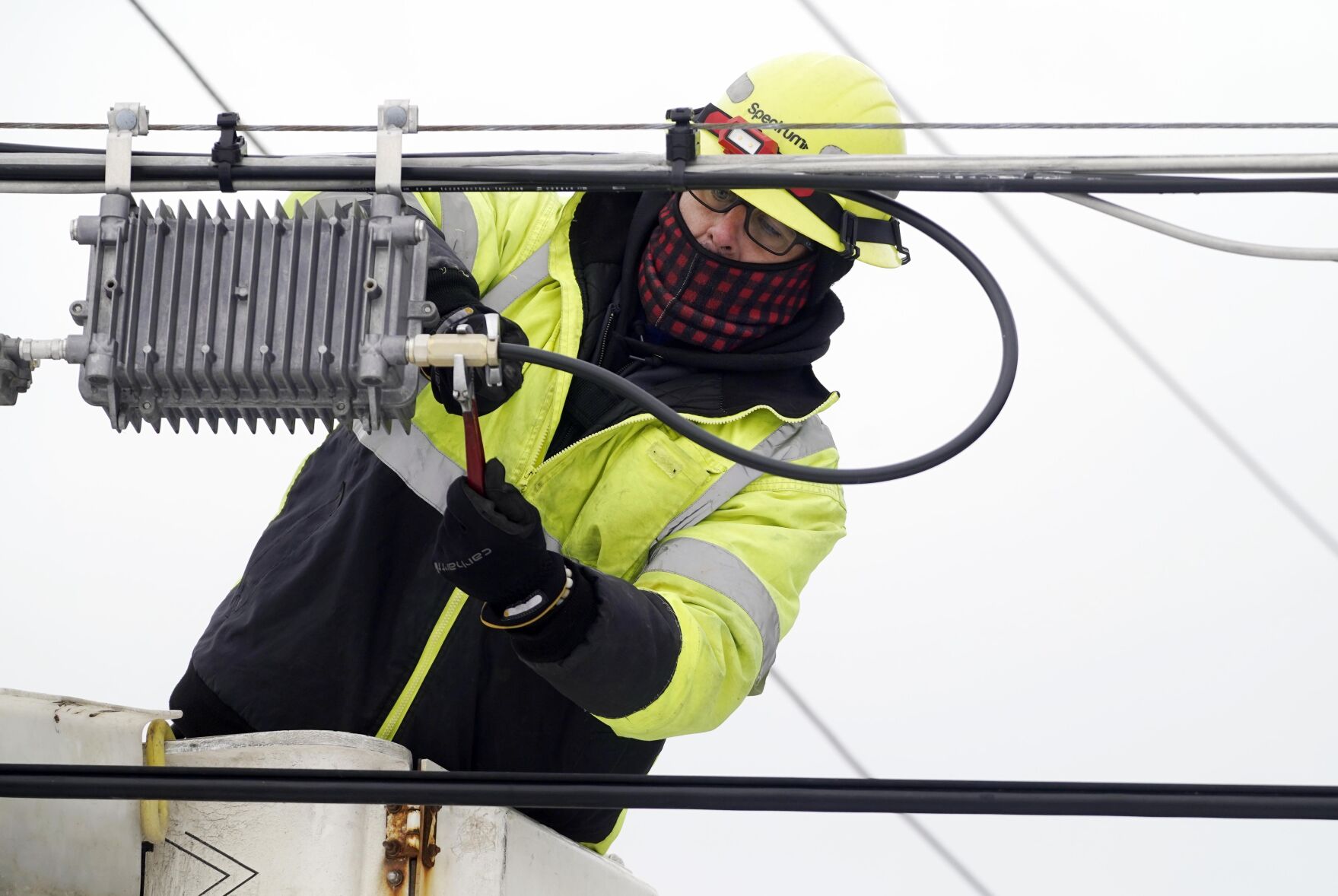 LINEMAN-2.jpg (copy)